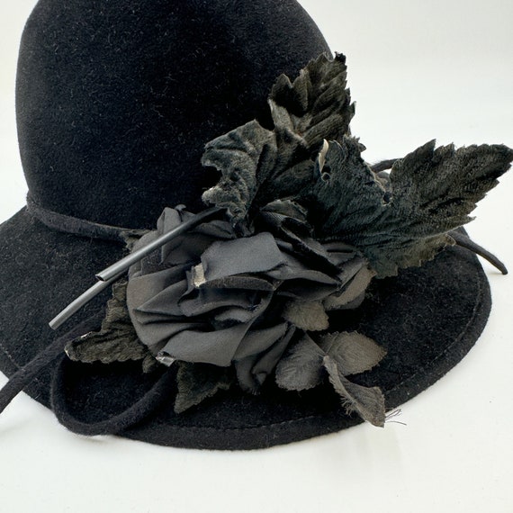 Vintage 1940s Tilt Hat | Black Felt with Brim and… - image 4