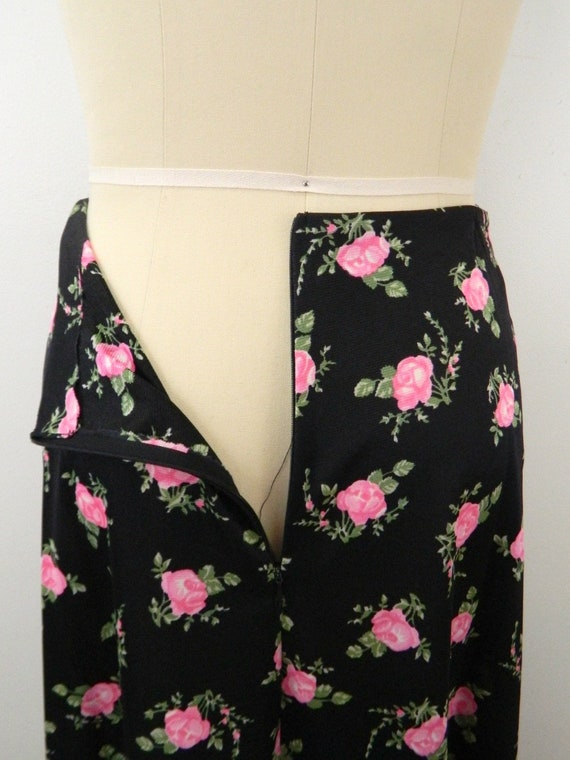 1970s Maxi Skirt & Scarf...Black with Pink Roses.… - image 8