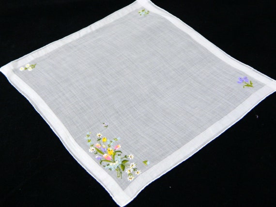 Vintage Embroidered Linen Handkerchief...Beautifu… - image 1