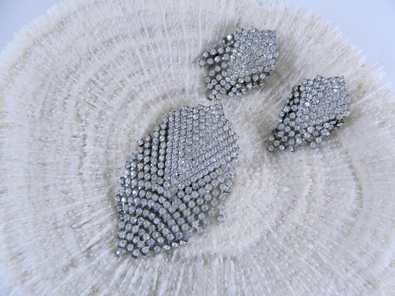 Vintage Brooch and Earring Set .... 1970s Rhinesto