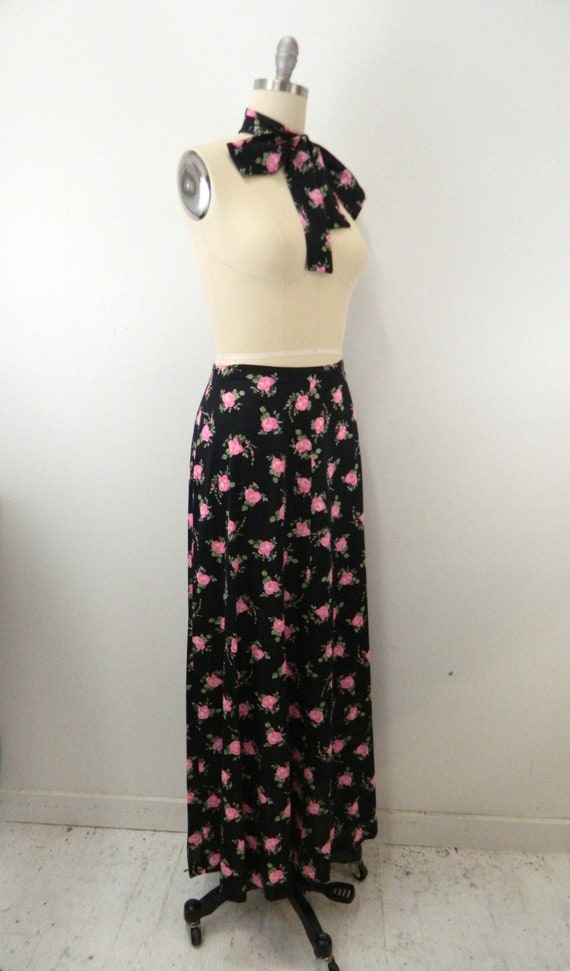 1970s Maxi Skirt & Scarf...Black with Pink Roses.… - image 9