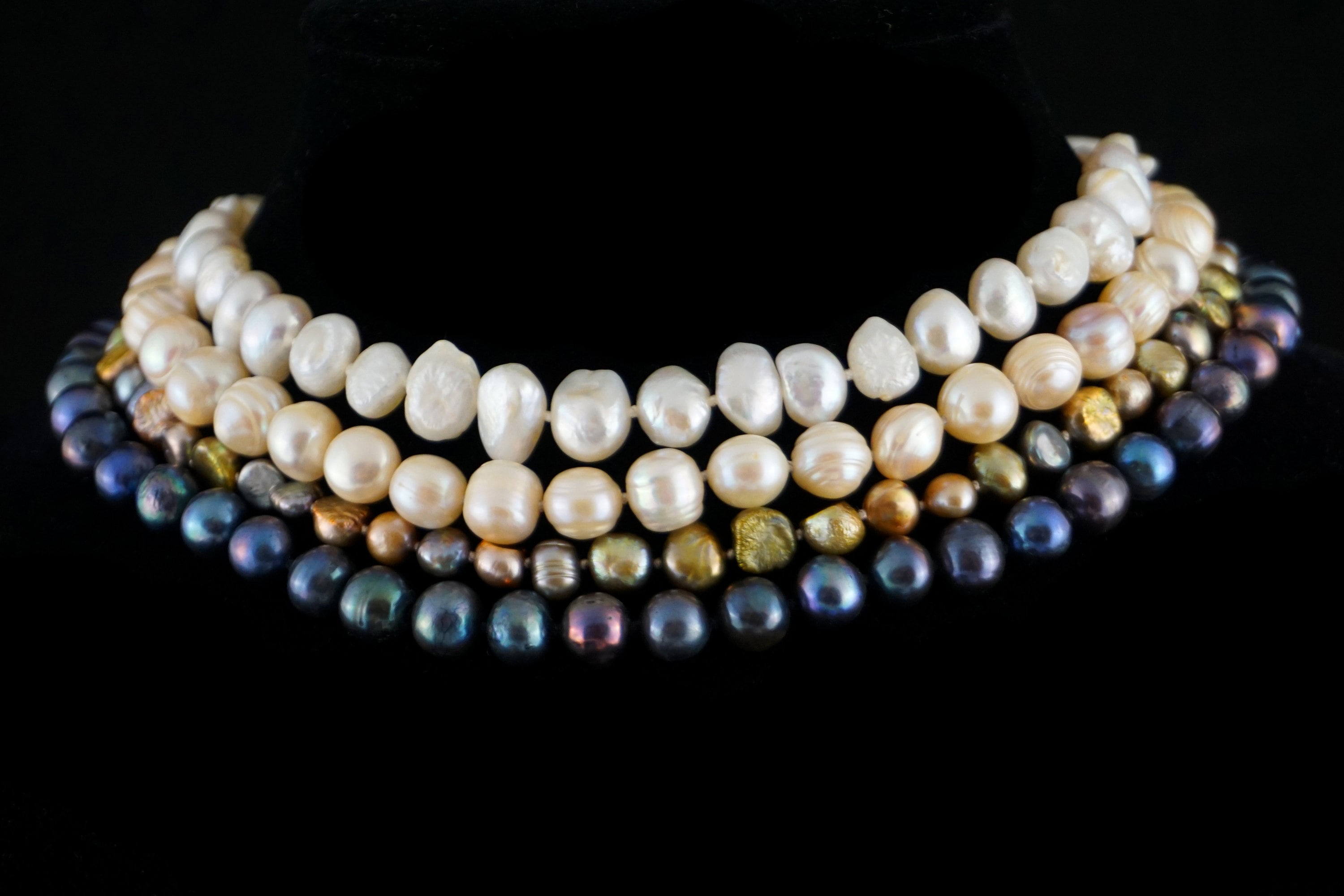 Meant-to-be-worn Pearl Necklace Gift Boxed : Black Pearl White 