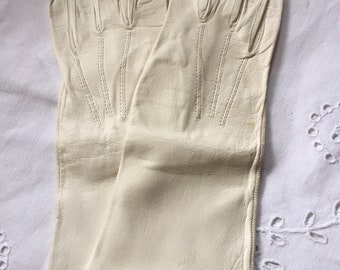 Beautiful Kid Gloves. Great Condition. Size 7. 1950s