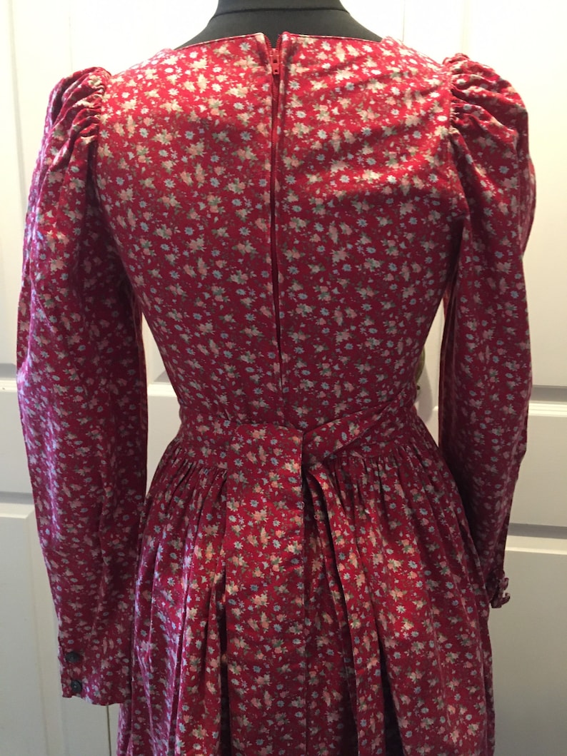 Robe Vintage Laura Ashley Noire à Fleurs - Taille US 6 (UK 10/EUR 36) Mid-calf