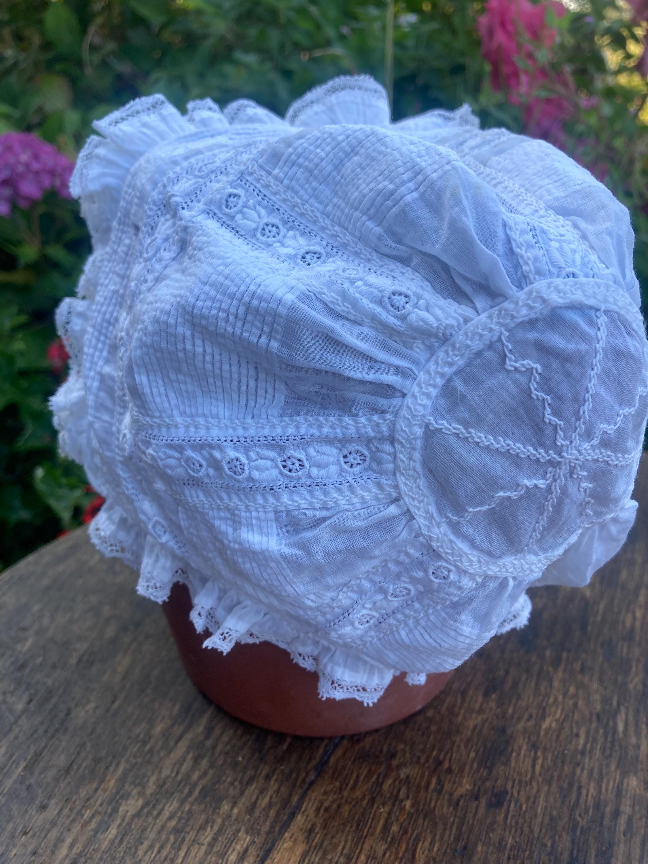 美しいベビーボンネット。フランス製。1900年。完全ハンドメイド。精巧