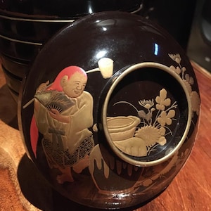 Beautiful Antique Japanese Owan Bowls. Maki-e Detail.