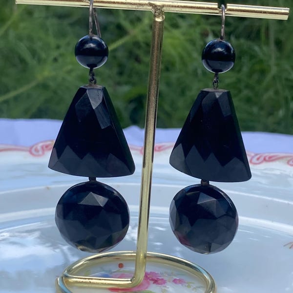 Beautiful Whitby Jet Carved Drop Earrings. c.1880s Mourning Jewellery.