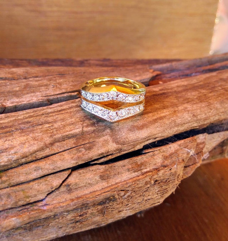 Gold tone rhinestone wedding bandwedding bandengagement bandwedding ringsengagement ringsvintage ringscostume jewelrycostume rings