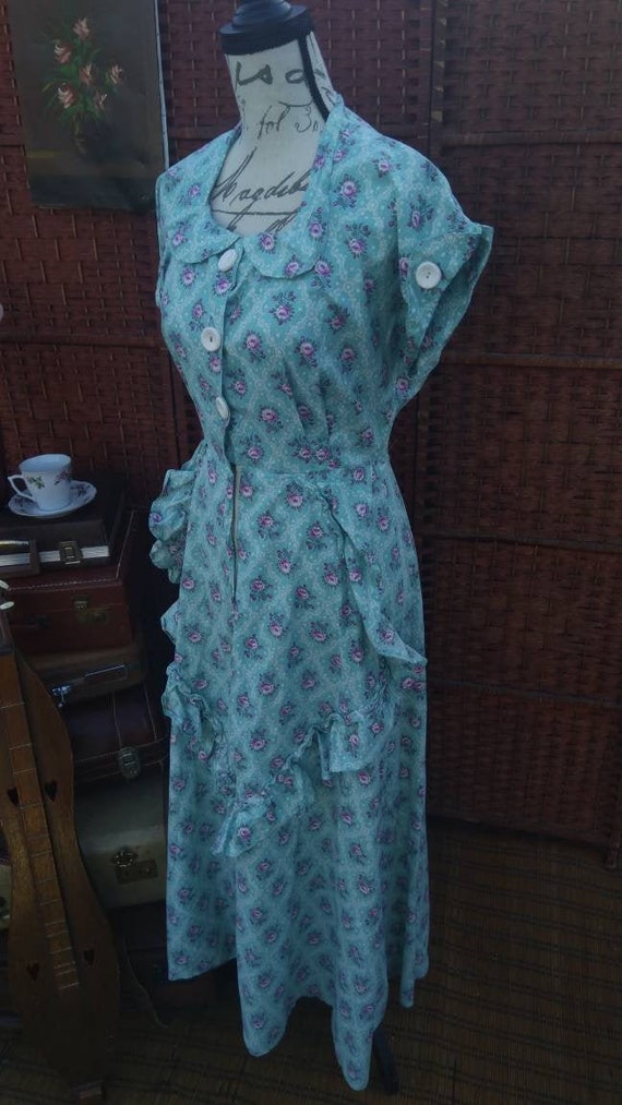 Floral housewife prairie dress/floral prairie dres