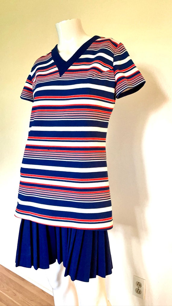 Vintage 1970s Short Sleeve Polyester Striped Dress - image 3