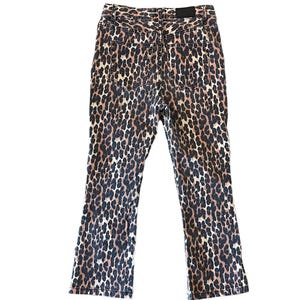 Op de afbeelding: Bruine en zwarte jeans met luipaardprint. De jeans heeft een hoge taille en een rechte pijp.