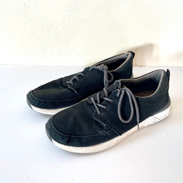 Mens Black Suede Low Top Fashion Sneaker by Reef Mens Size 10.5