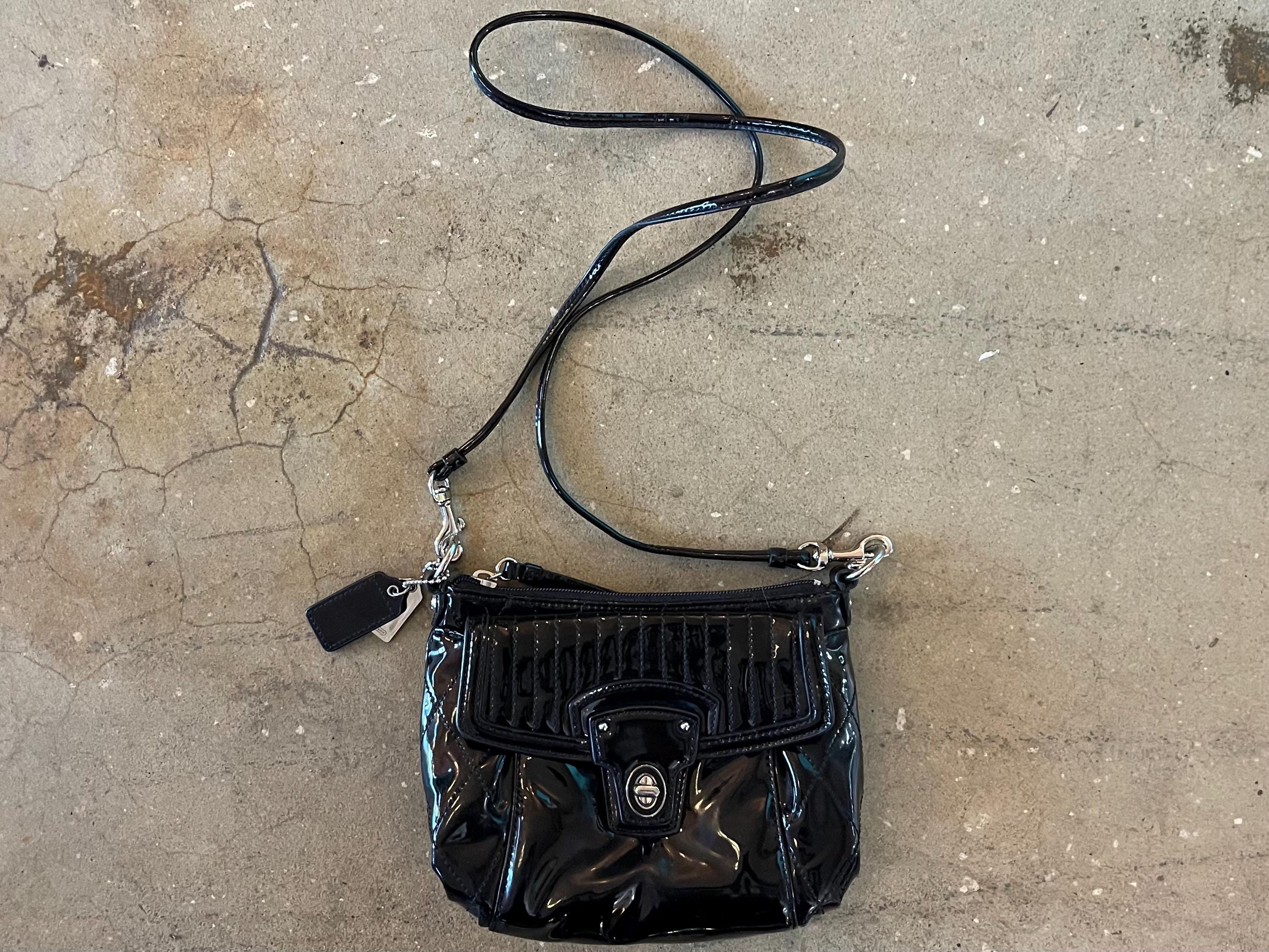 Vintage AUTHENTICATED Coach Poppy Liquid Gloss Black Patent