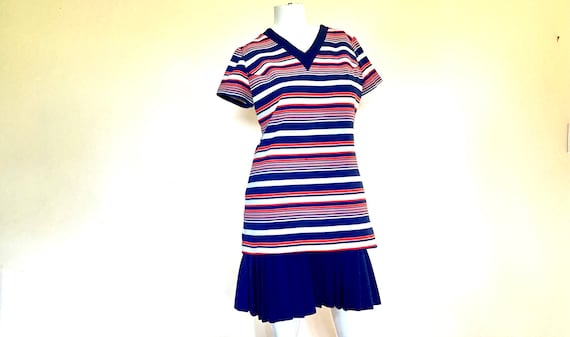 Vintage 1970s Short Sleeve Polyester Striped Dress - image 1