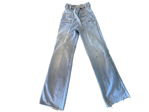 Vintage 1970’s Women's High Waisted Straight Leg Jean by Lerner Shops Size 24” Waist