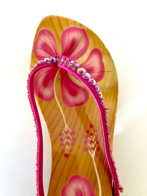 Vintage 70s Handpainted Pink Hibiscus Kitten Heel… - image 4