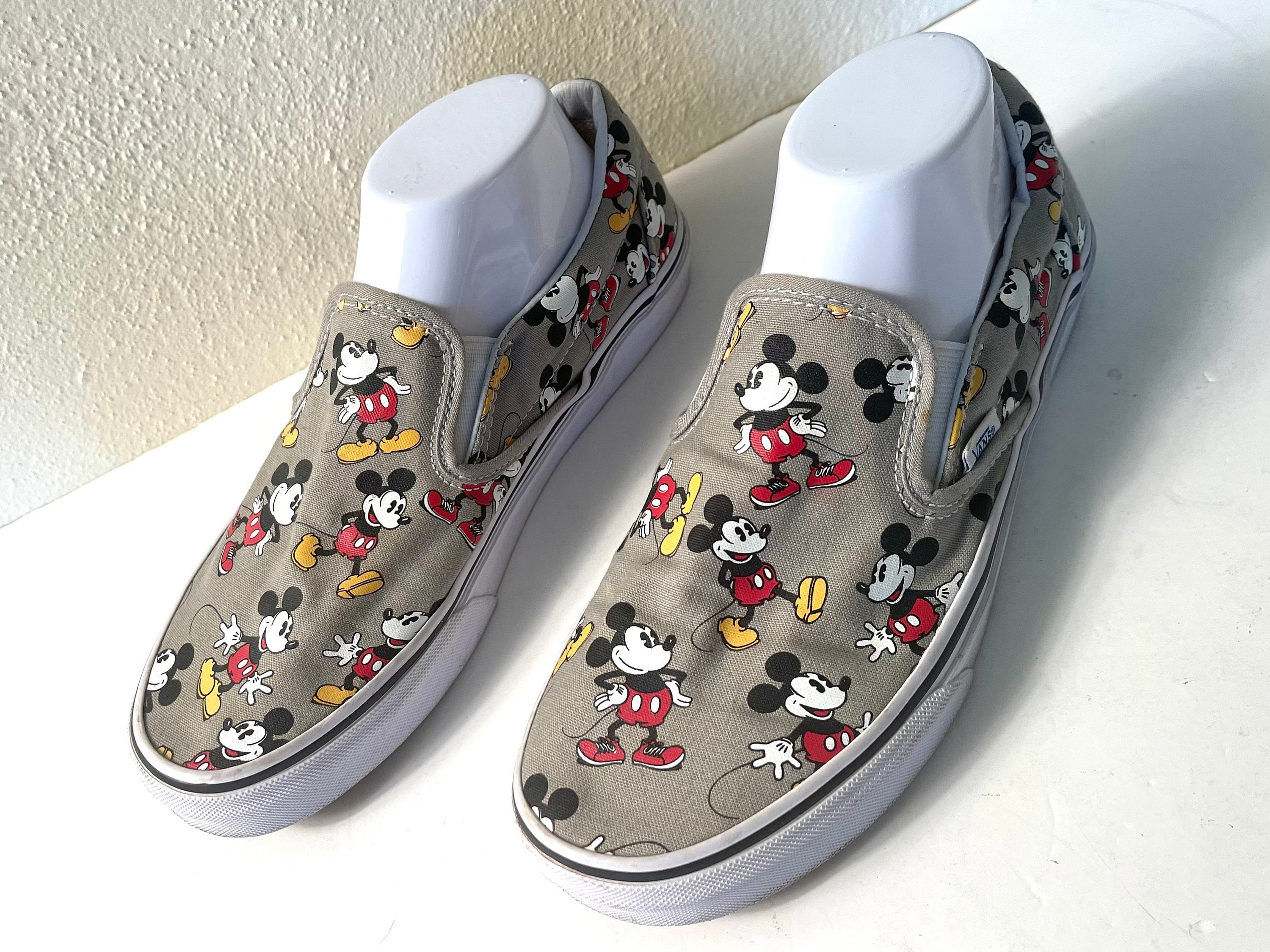 VANS X Disney Mickey Mouse Print Slip on Sneaker Men's 8 VANS X Disney Mickey Mouse Print Slip on Sneaker Men's 8