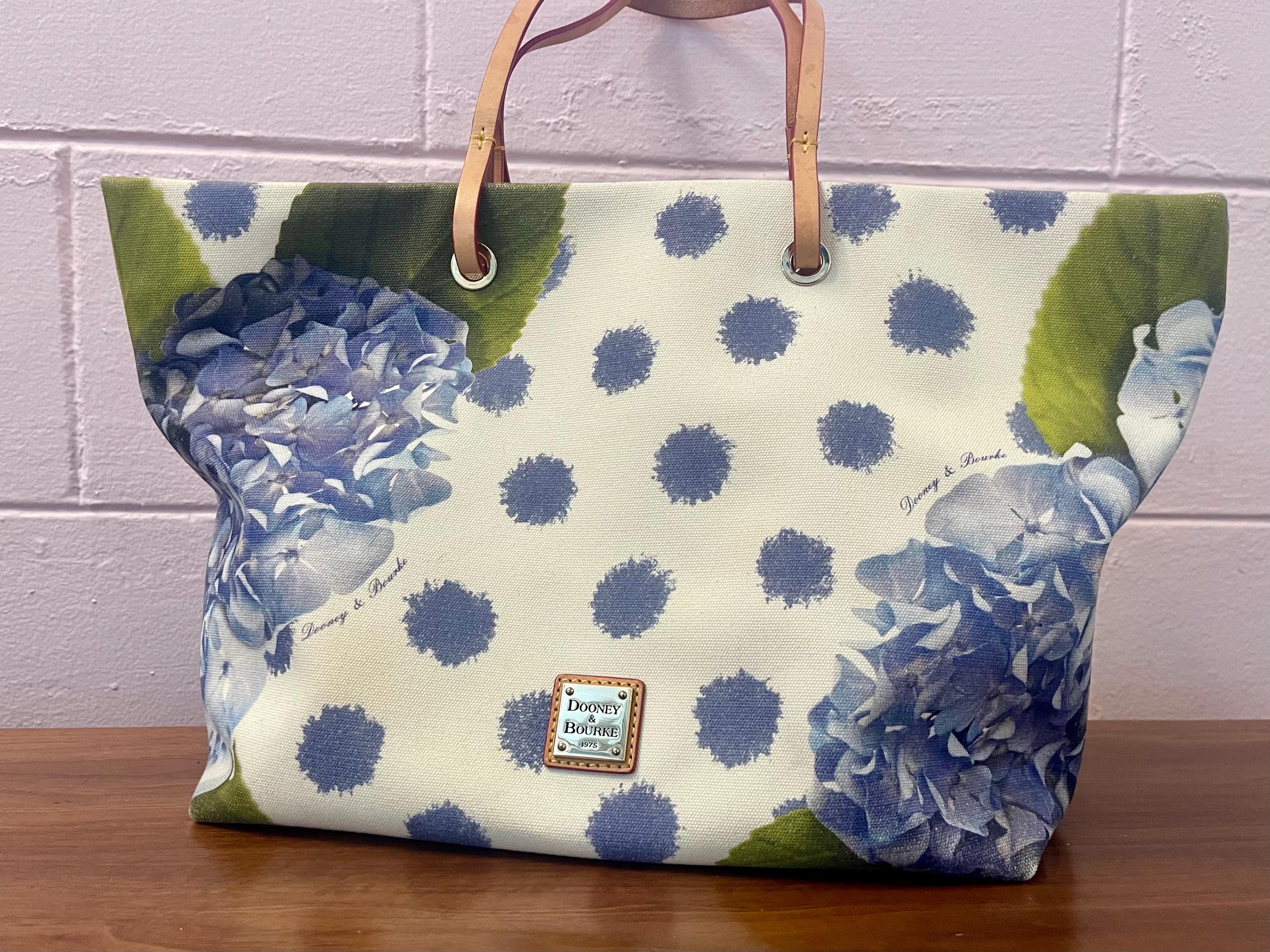 DOONEY&BOURKE ビンテージバッグ Vintage Dooney & Bourke Blue Hydrangeas + Polka Dots Twill Tote