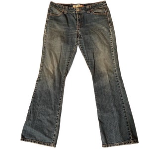 Vintage 90s LEVI’S 525 Boot Cut  “Mom Jeans” Size 10