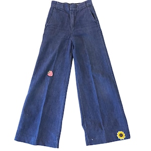Vintage 1970’s Women&#39;s Wide Leg Bell Bottom Jean with Patches Size 26” Waist