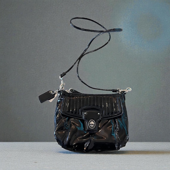 Vintage AUTHENTICATED Coach Poppy Liquid Gloss Black Patent