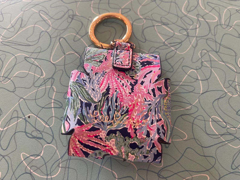 Lilly Pulitzer Seen and Heard Ear Bud Holder Case - Thumbnail 5