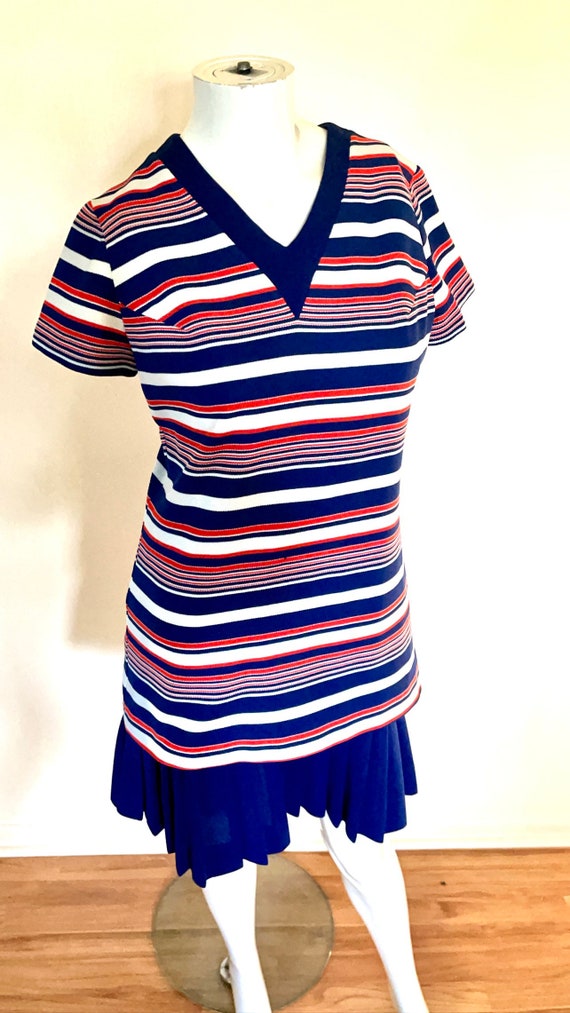 Vintage 1970s Short Sleeve Polyester Striped Dress - image 2