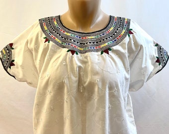 Vintage 70s Embroidered Eyelet Peasant Top