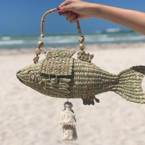 Mexican Straw Bag, Fish Shaped Raffia Clutch - Woven Animal Purse, Rattan Bag.