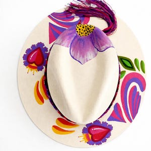 Mexican Artisan Hand Painted Floral Straw Fedora Hat Ivory Wide Brim Boho NWT Mexican Artisan Hand Painted Floral Straw Fedora Hat... | Depop main image 2