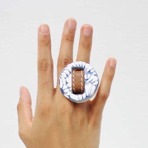 カラフルな手作りタラベラ陶器の調節可能なメキシカンリング、ボヘミアンジュエリー、Anillo Hecho a Mano。
