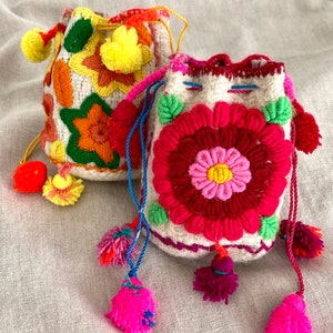 Chiapas Embroidered Jewelry Bag, Chiapas Bag, Floral Coin Purse .