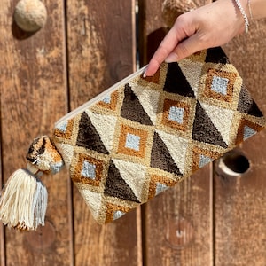 手作りの Wayuu ボヘミアン クラッチ - ユニークなコロンビアのタペストリー バッグ。