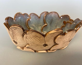 Handmade Stoneware Dogwood Bowl – Rustic Pottery Dish, Nature Inspired Ceramic Gift, Unique Floral Home Décor