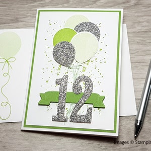 17th Birthday Card, Gender Neutral Celebration Card, Greeting Card with Purple Balloon Design. Verde