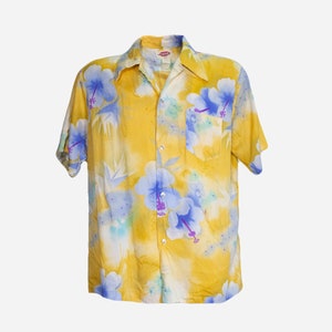 VINTAGE Hawaiian shirt image 1