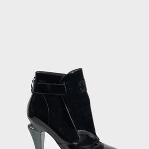Chanel - Patent leather ankle boots