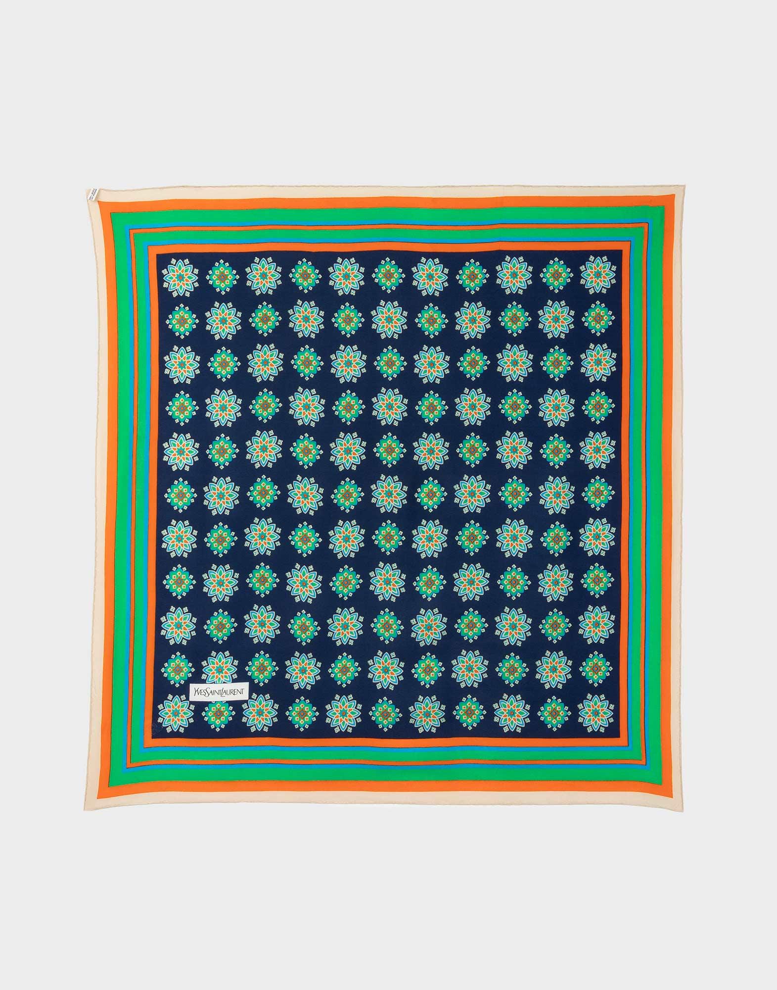 Yves Saint Laurent 花柄スカーフ　幾何学模様 ヴィンテージ Yves Saint Laurent 花柄スカーフ 幾何学模様 ヴィンテージ