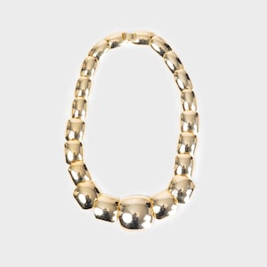 VINTAGE - Golden necklace with rounded rectangular links.