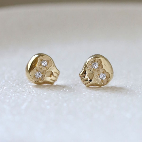 Solid Gold Skull Earrings, Diamond Skull Earrings, Skull Studs, Gothic Earrings, 14k Gold Skull, Dia De Los Muertos Earrings, white diamonds