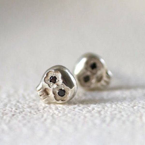 White Gold Skull Earrings, Diamond Skull Earrings, Skull Studs, Gothic Earrings, solid Gold Skull, Dia De Los Muertos Earrings