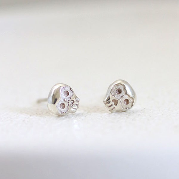 Tiny White Gold Skull Earrings, Dainty Skull Earrings, 14k Skull Studs, Gothic Earrings, Skull Post Earrings, Dia De Los Muertos Earrings