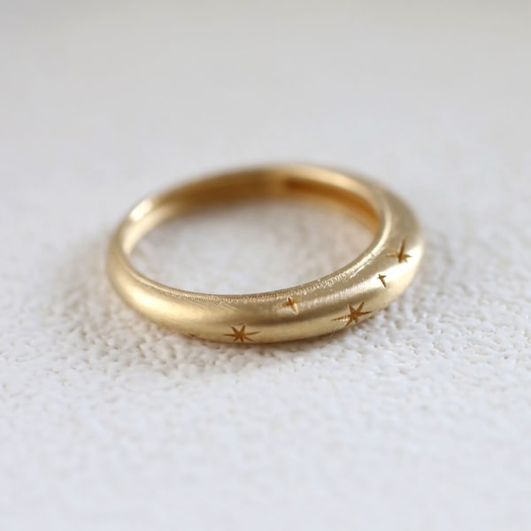 18k Gold Star Ring, Star Wedding band, Engraved Ring, solid gold Ring, Celestial dome Ring, Pattern Ring, Solid Gold Star Ring