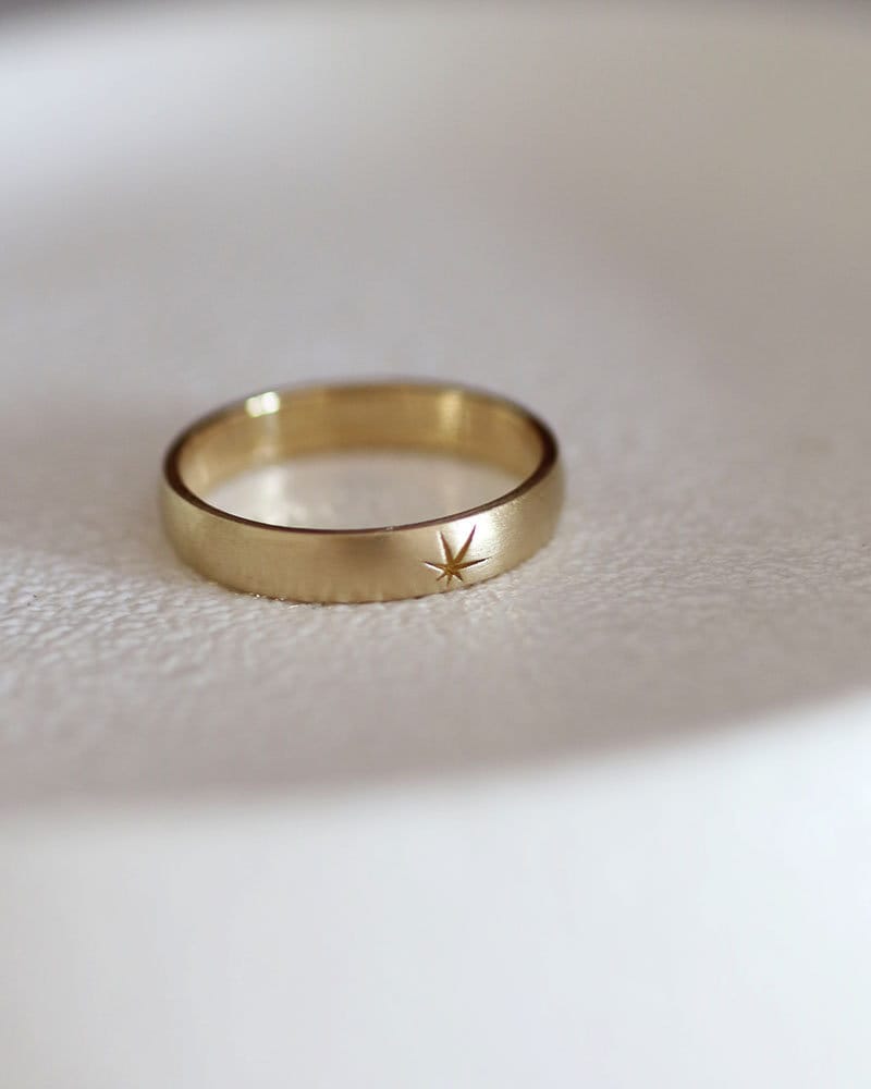 LARGE Mens 9ct Gold Star Ring