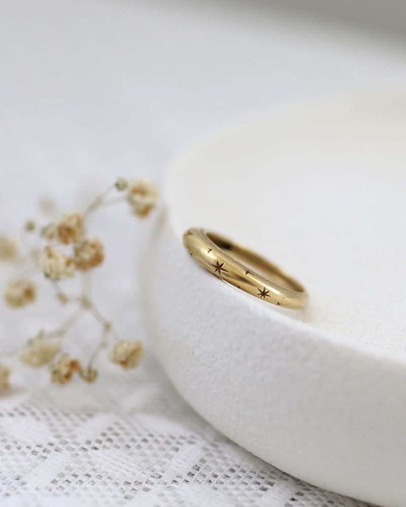 18k Gold Star Ring Star Wedding band Engraved Ring solid Etsy