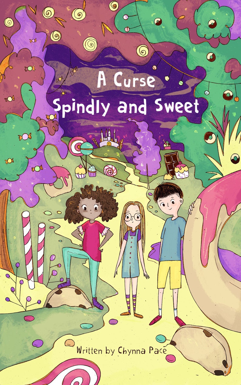 Op de afbeelding: Een kleurrijke boekomslagillustratie voor "A Curse Spindly and Sweet" met drie kinderen in een grillig snoepthemalandschap. De titel is in het wit en de naam van de auteur staat onderaan.