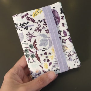 Multi-pocket purple flower card holder elastic closure fabric card holder.