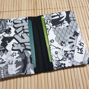 Zwart-witte manga-kaarthouder, 2 gleuven voor bankkaarten, stoffen kaarthouder, elastische sluiting