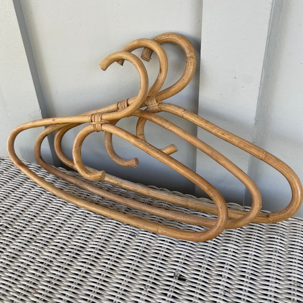 Vintage rattan clothes hanger, Vintage wicker clothes hanger, Adult rattan hanger, Boho wedding decor, Boho retail shop, Pretty wood hangers