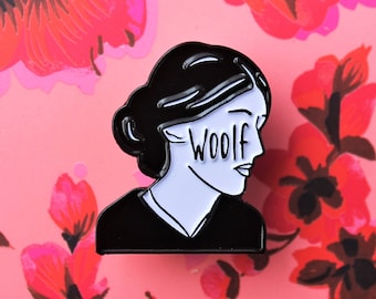 VIRGINIA WOOLF Soft Enamel Pin - Literature Lapel Pin - Green Heart Rubber Clutches - Bookworm Gift Idea